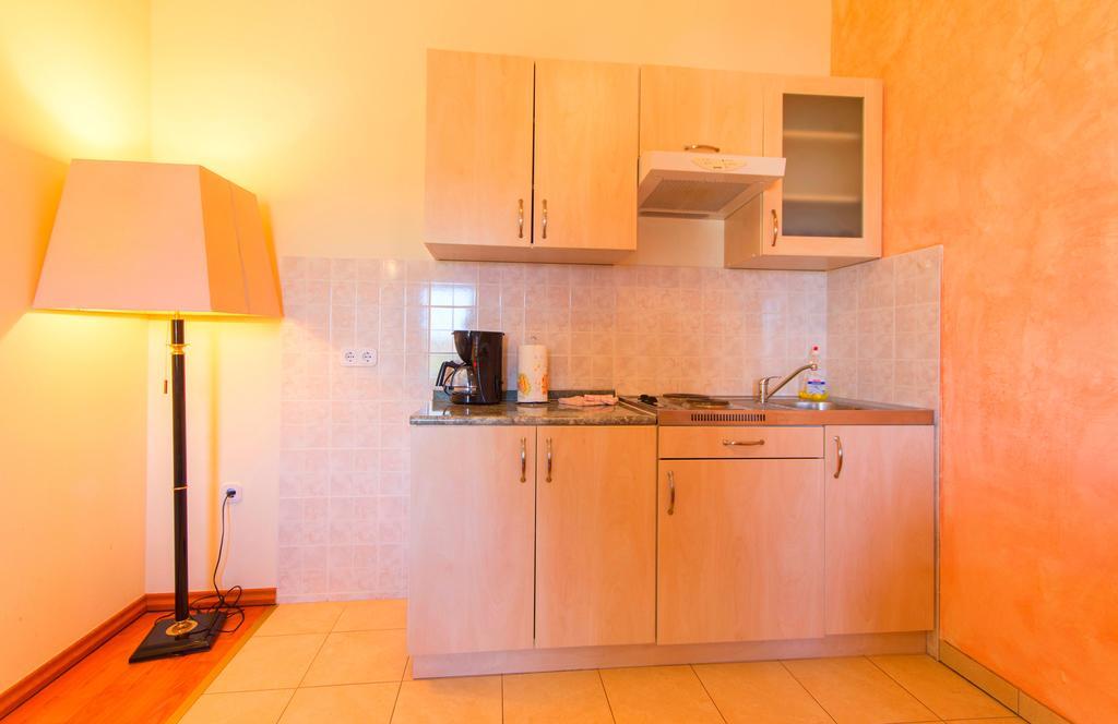 Apartments 4 Palme Funtana Room photo