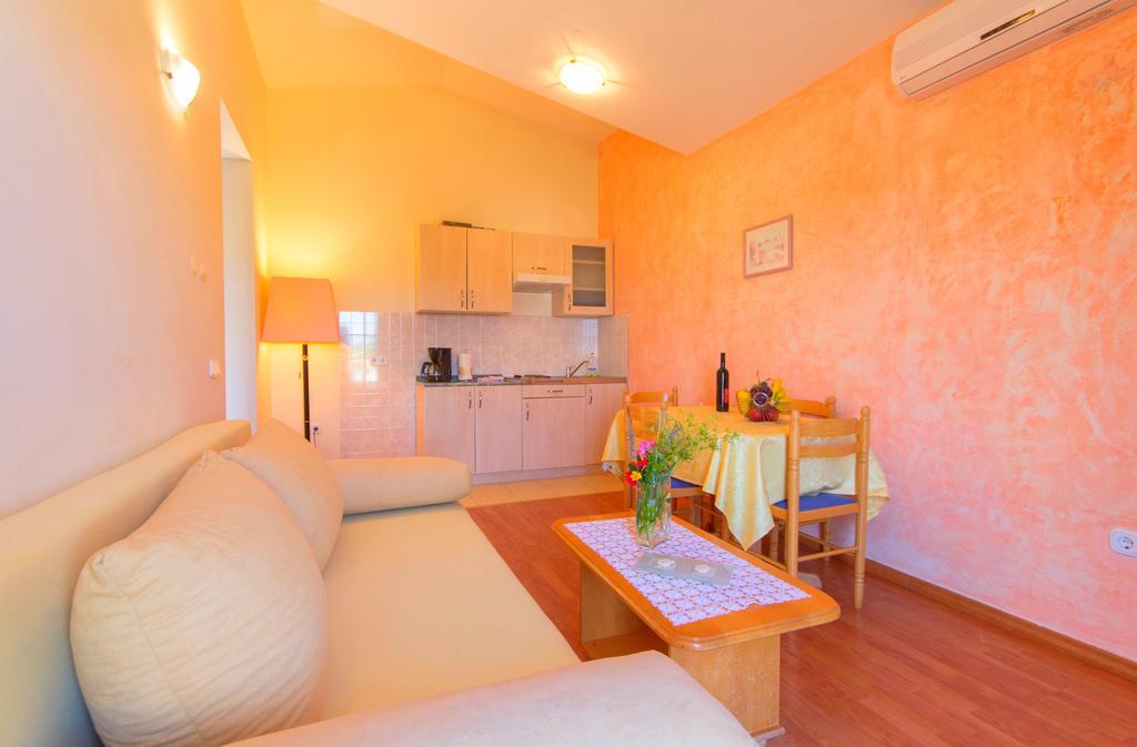 Apartments 4 Palme Funtana Room photo