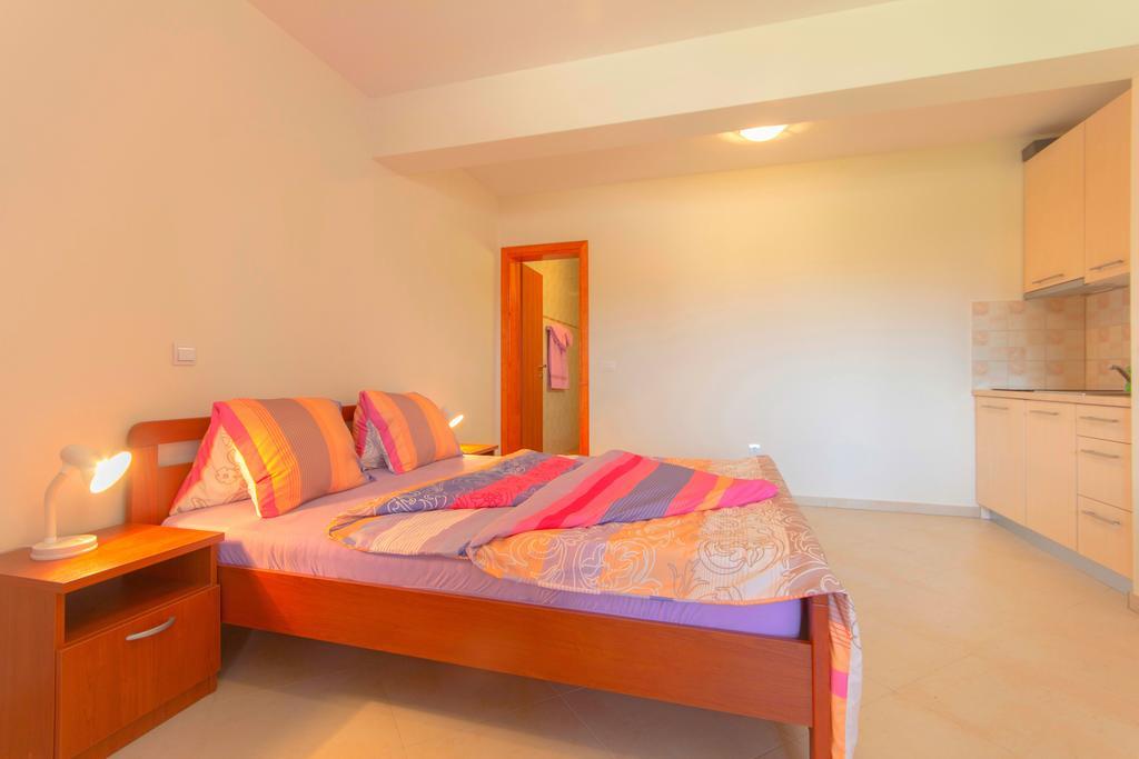 Apartments 4 Palme Funtana Room photo